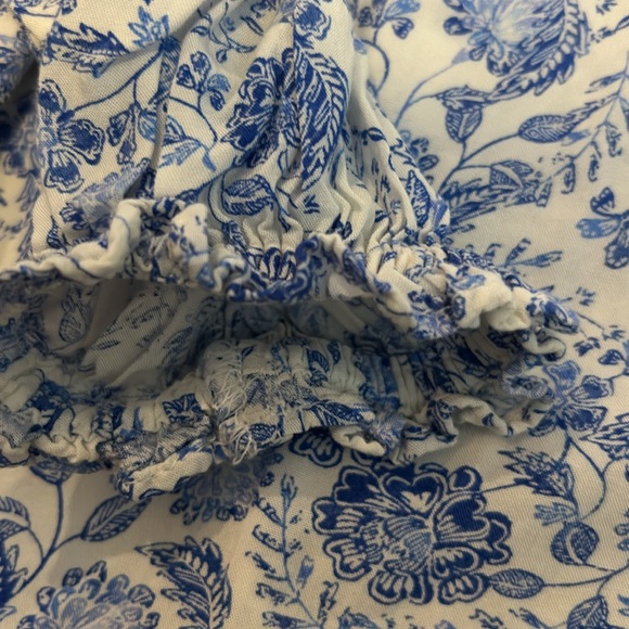 Old navy long sleeve blue and white floral print size small - Picture 3 of 4